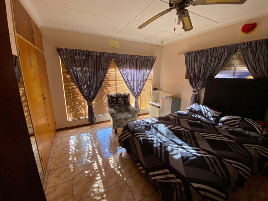 8 Bedroom Property for Sale in Baillie Park North West